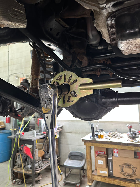 4Link4WD small pinion tool being used on front Jeep JK differential Dana 30.