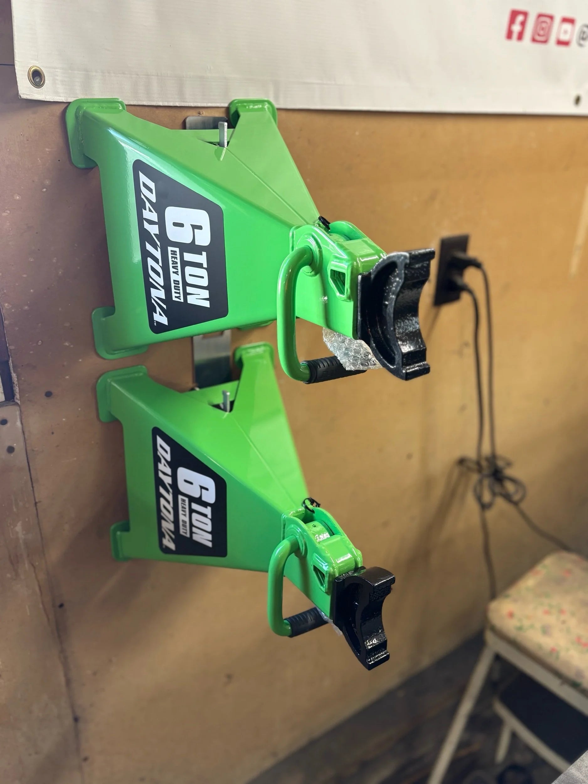 4Link4WD jack stand wall hanger mount holding 6 Ton Daytona jack stands. 