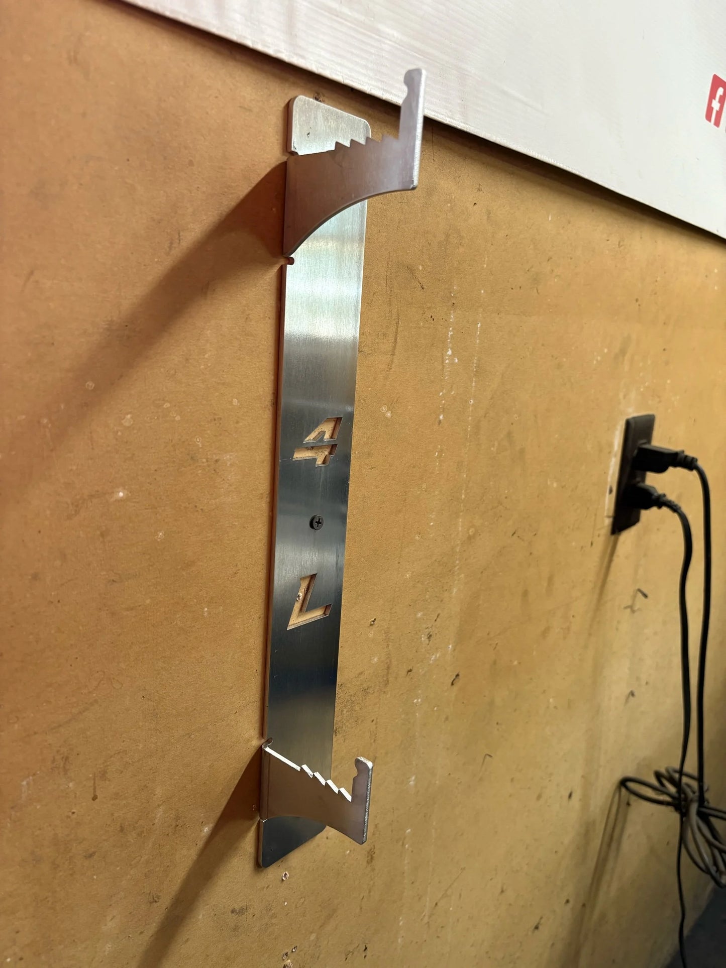 Aluminum 4Link4WD 3 Ton Universal and Daytona jack stand hanger mounted to wall. 