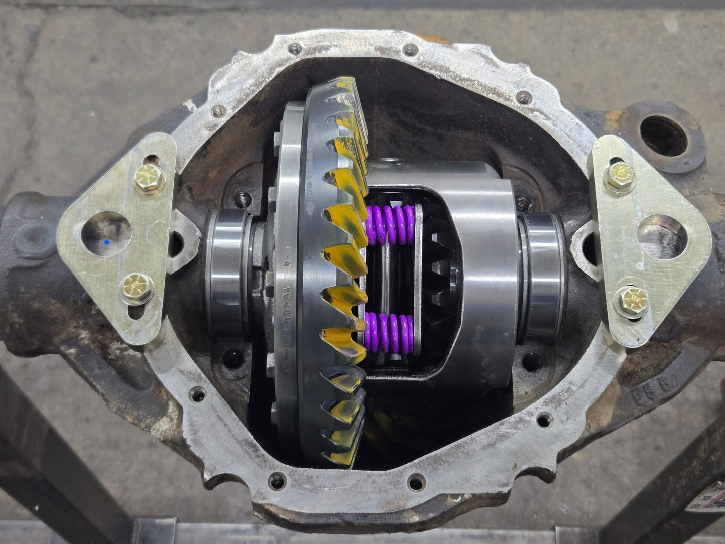 4Link4WD case spreader adapters used on early (~1960's) GM rear differential.