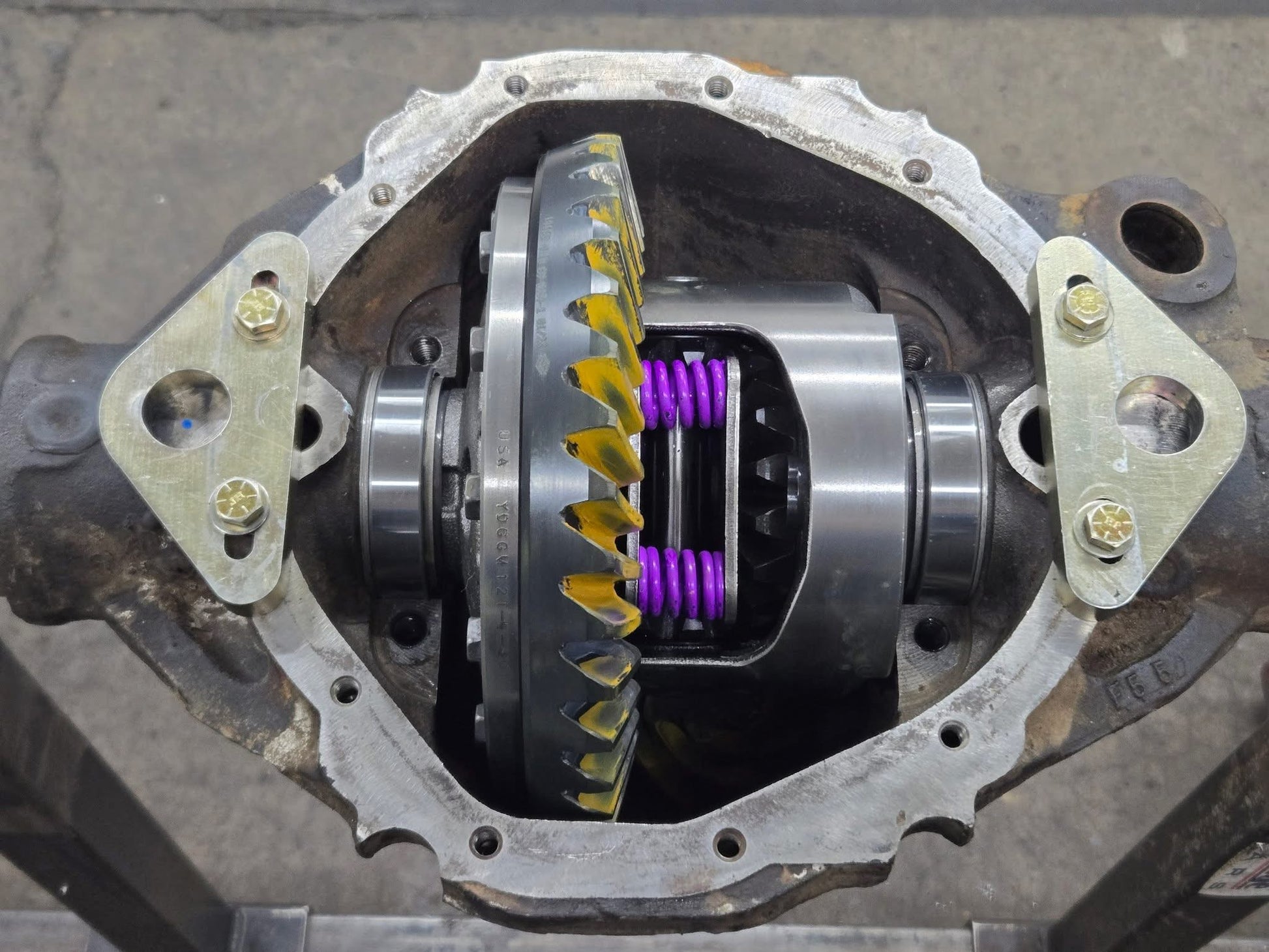 4Link4WD case spreader adapters used on early (~1960's) GM rear differential.