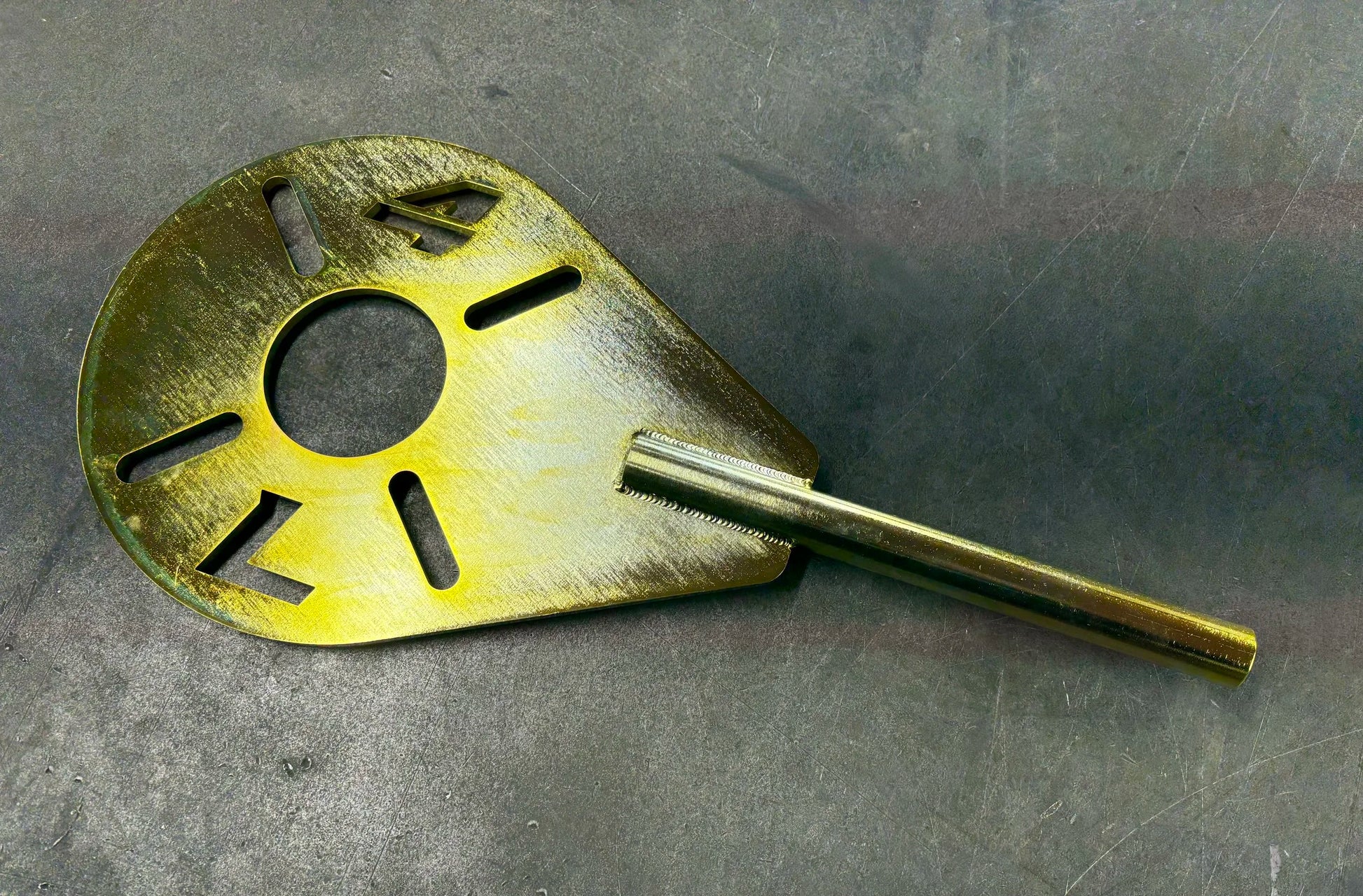 4Link4WD XL pinion tool - made in the USA and TIG welded in house. Built to work on modern 3/4 and 1+ ton GM and Ford trucks with very wide pinion flanges. 