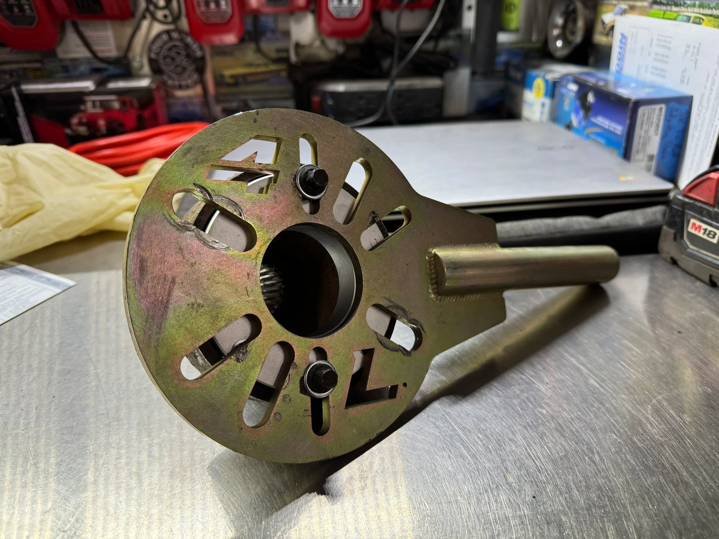 Showing how the 4Link4WD JK / JL pinion spacer and 4Link4WD small pinion tool work together to securely hold the yoke so you can easily tighten down the pinion nut.