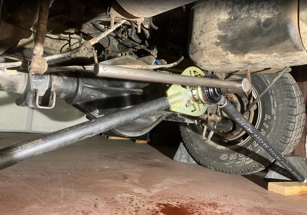 Large 4Link4WD pinion tool being used with a torque multiplier and breaker bar.